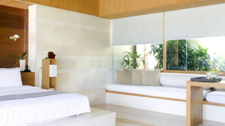 A Clean Roller Blinds