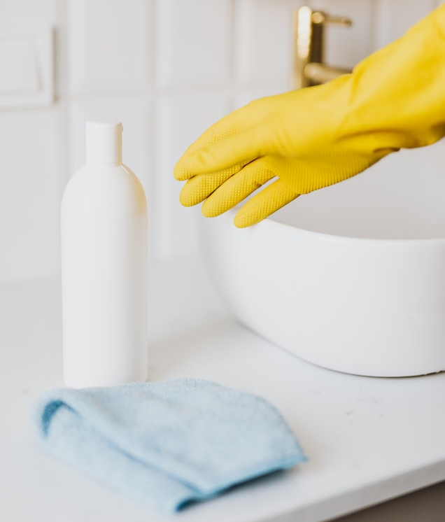 Picture of cleaning starter kit: gloves, bleach, and towel.