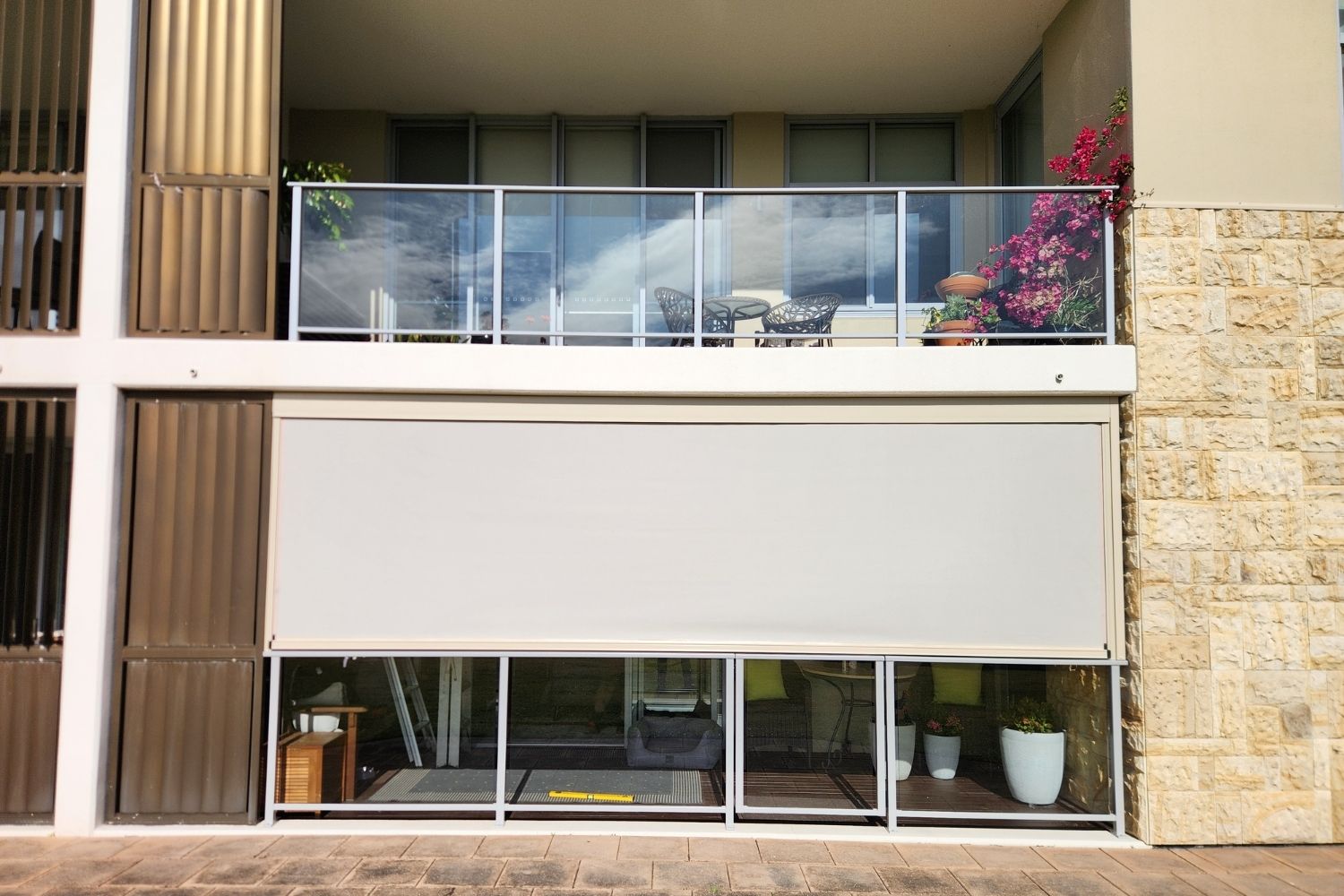 See how Apollo Blinds Wollongong used an outdoor blind to add shade, privacy and comfort to a balcony-style outdoor living area.
